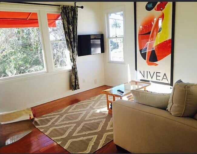 Foto del edificio - 445 Scenic Dr