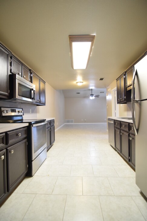 Building Photo - 517 Deloris Dr