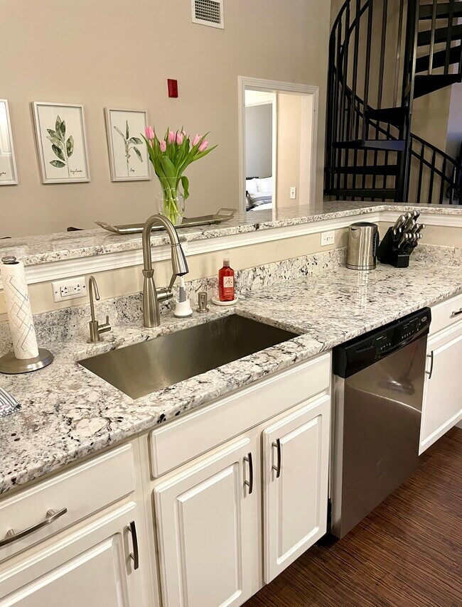 Foto del edificio - 903 Providence Pl