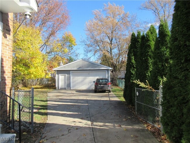 Building Photo - 1343 Churchill Rd