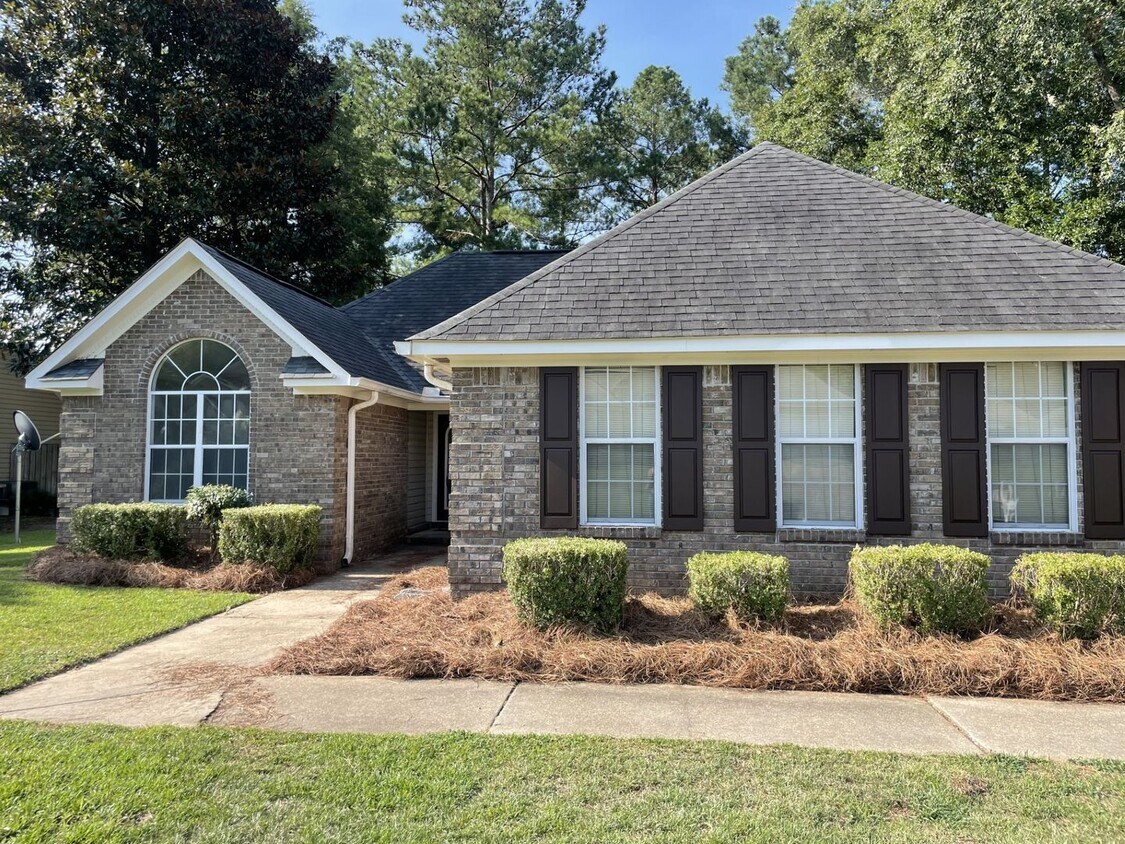 Primary Photo - Beautiful Home in Mill Creek Estates