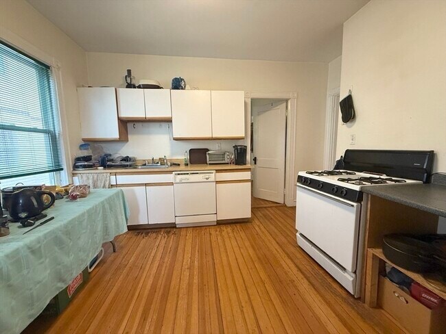 Building Photo - 34 Belknap St
