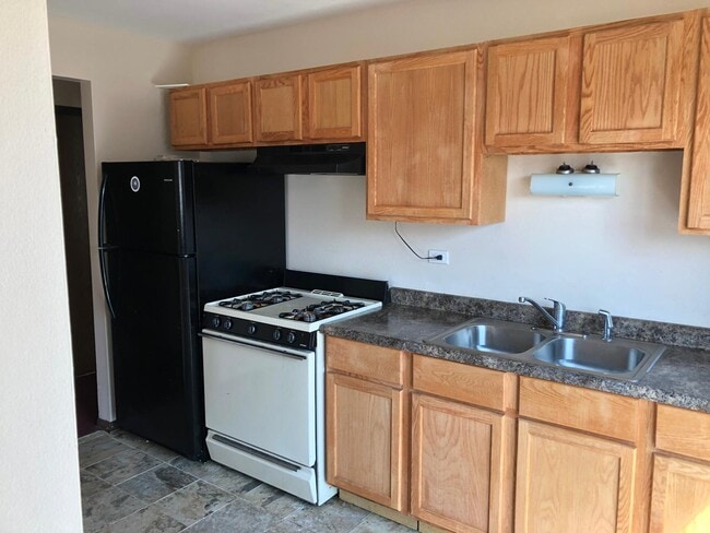 Building Photo - 377 Inland Dr