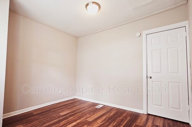 Foto del edificio - 709 N Myrtle St