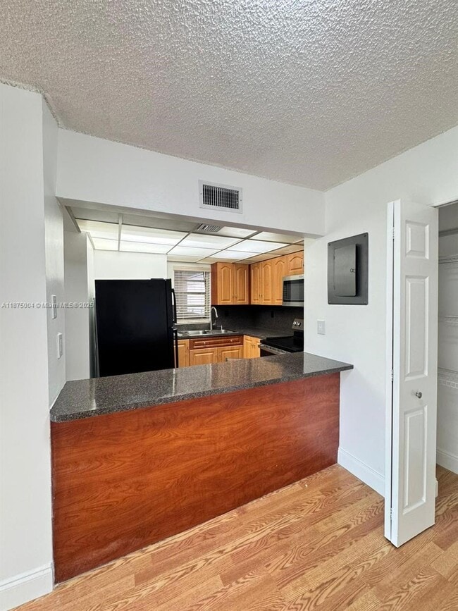 Building Photo - 870 NW 87th Ave