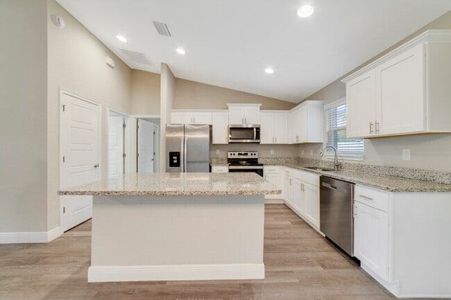 Building Photo - 67 Olive Dr