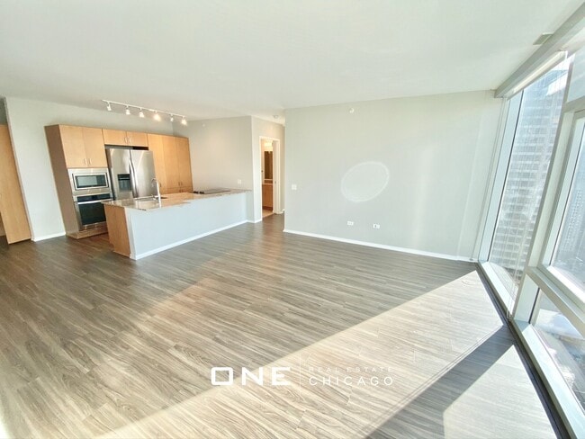 Photo - 190 E Illinois St Apartment