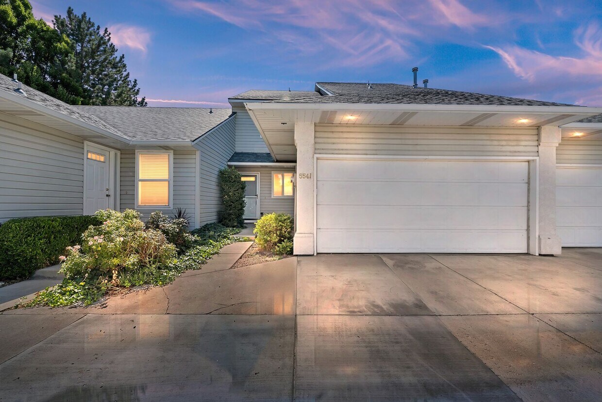 Primary Photo - 5541 S Adonis Pl