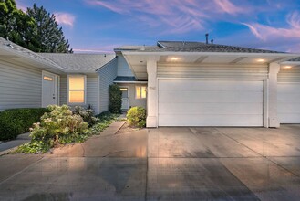 Building Photo - 5541 S Adonis Pl
