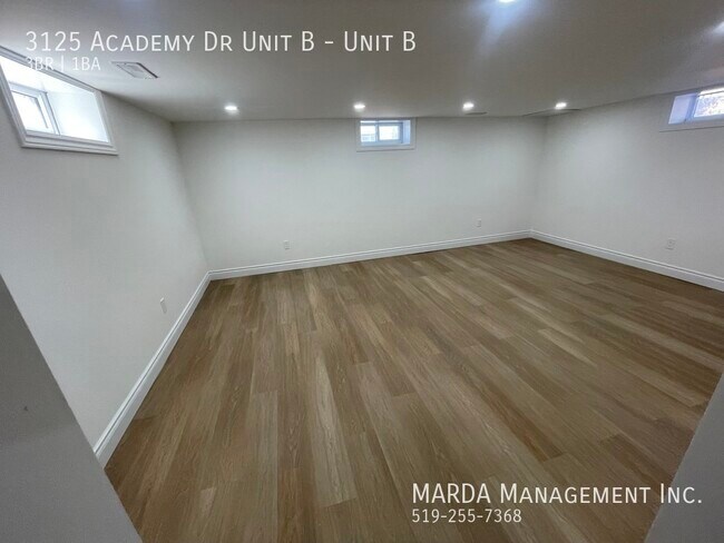 Photo du bâtiment - SPACIOUS 3BEDROOM/1 BATHROOM LOWER UNIT. P...