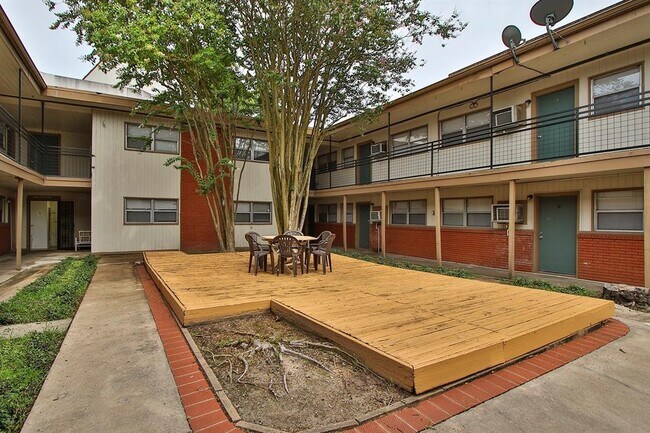 Building Photo - 4207 Mt Vernon St