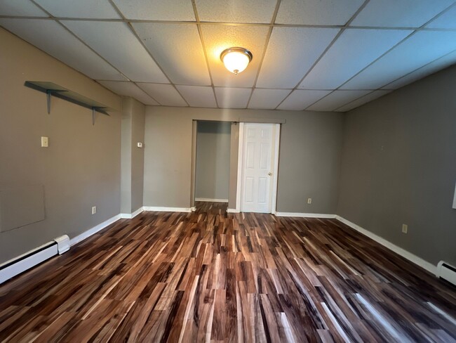 Building Photo - 421 Schiller St