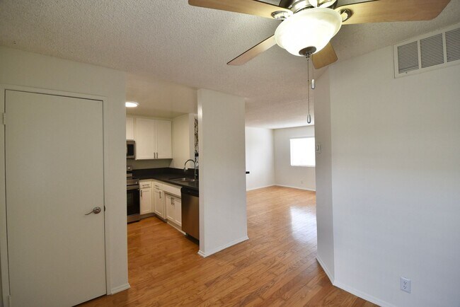 Foto del edificio - 12249 Oxnard St