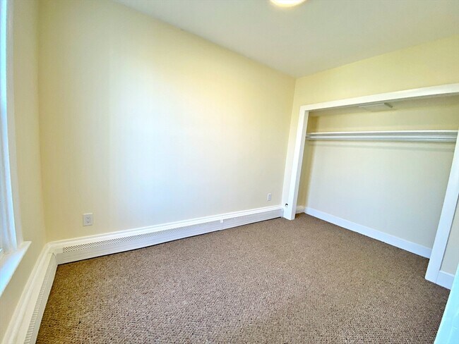 Building Photo - 466 Sumner St