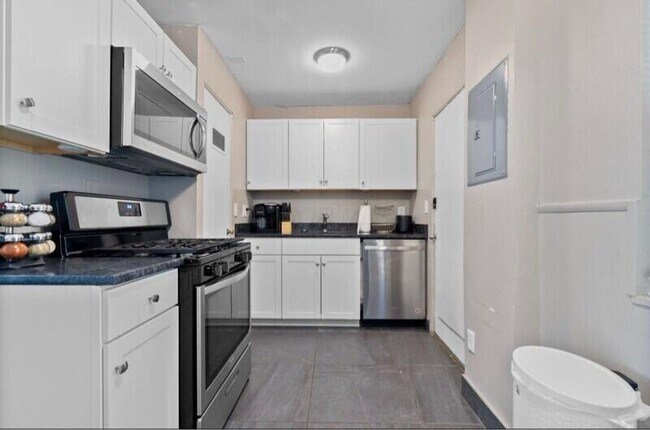 Foto del edificio - 464 E Norwich Ave