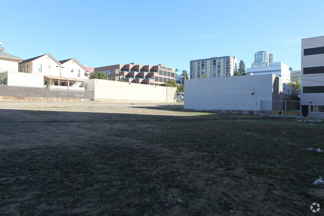 Building Photo - Atmosphere Apartments
