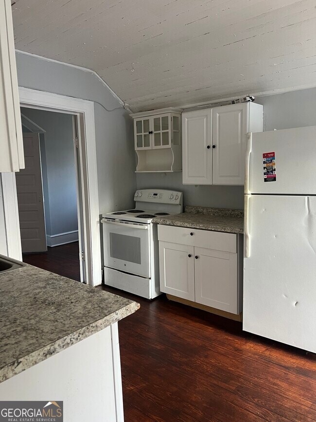 Building Photo - 92 Woodlawn Ave