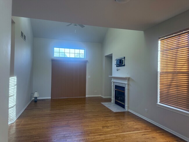 Building Photo - 2449 Stonegate Rd