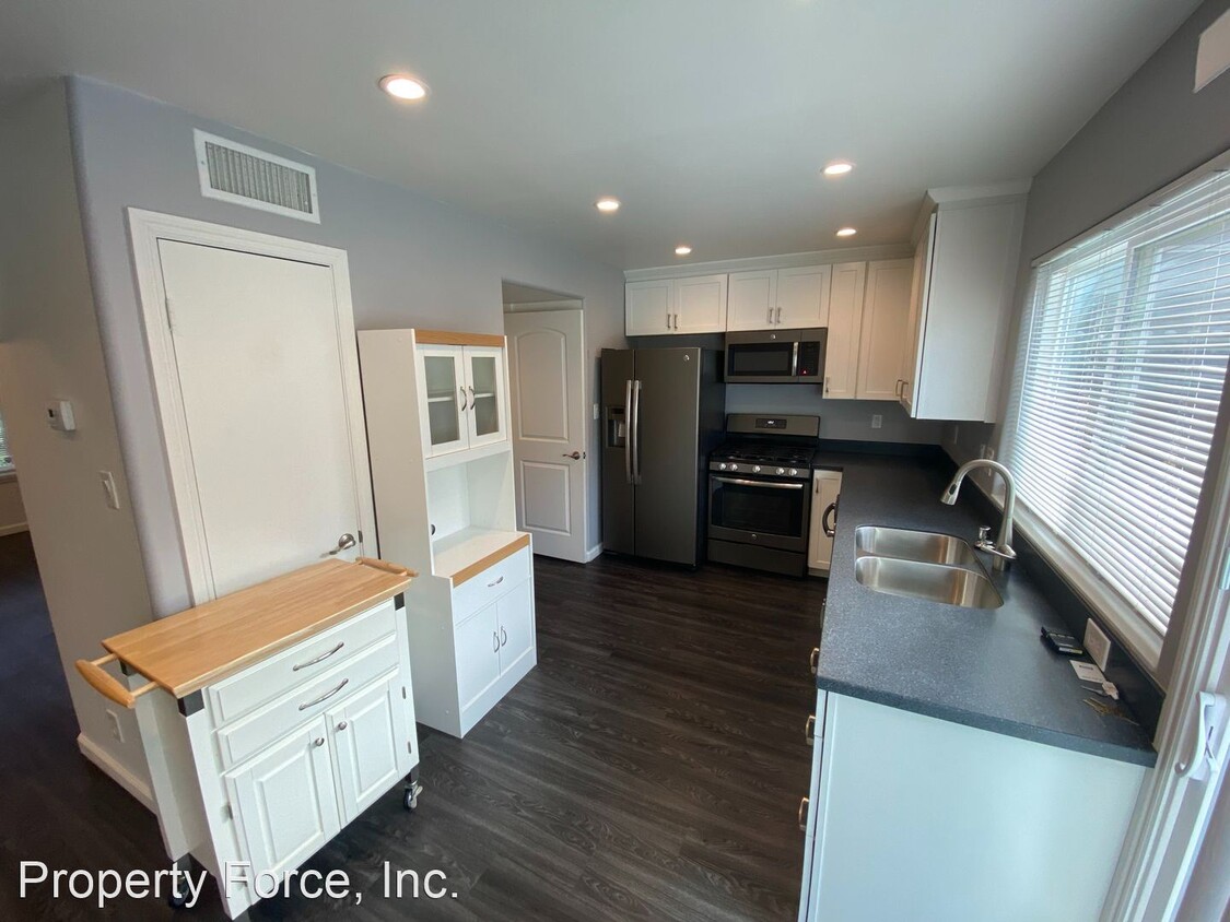Primary Photo - 3 br, 2.5 bath House - 371 Catamaran St