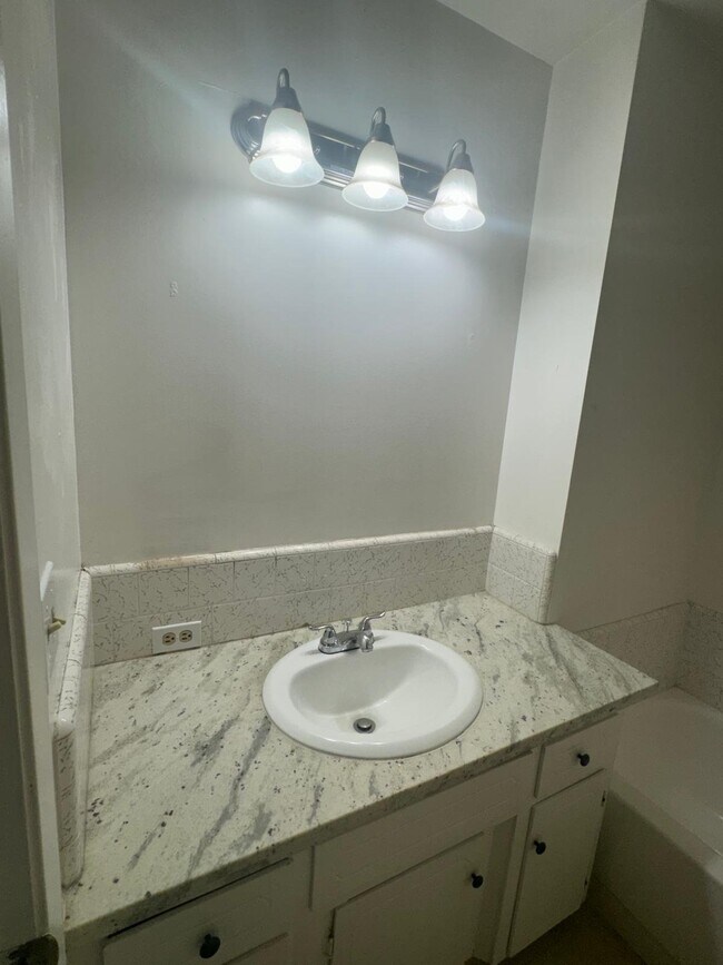 Foto del edificio - 1137 W Cornell Ave