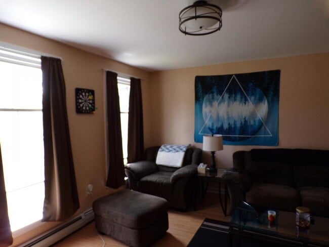 Living Room - 16 High St