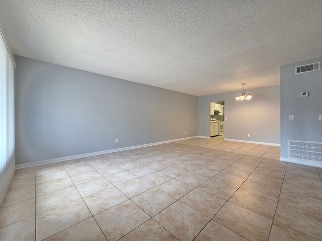 Building Photo - 605 Northlake Blvd