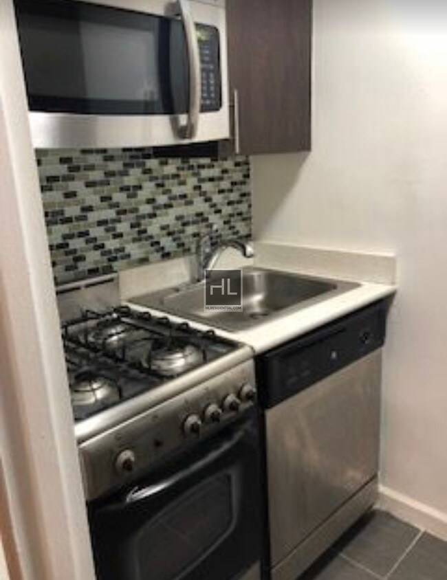 Building Photo - 120 E 34th St