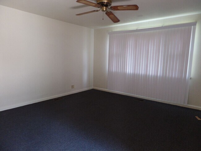 Building Photo - 3 br, 1 bath House - 1645 Spruce St