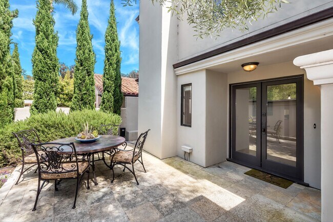 Building Photo - Spectacular and Spacious Tuscan style Mont...
