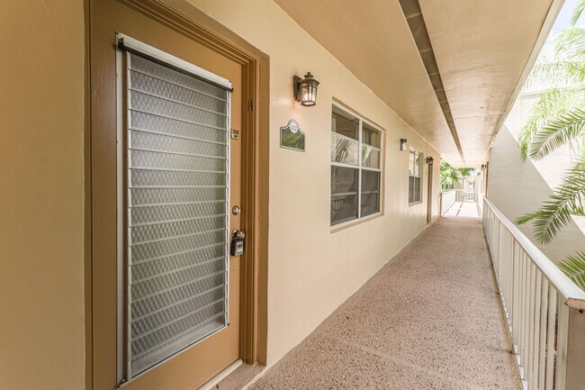 Foto del edificio - 412 Capri H