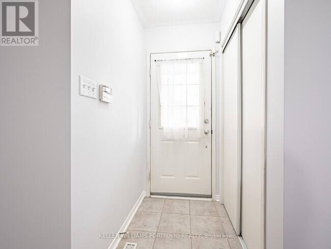 Photo du bâtiment - 7160 Waldorf Way