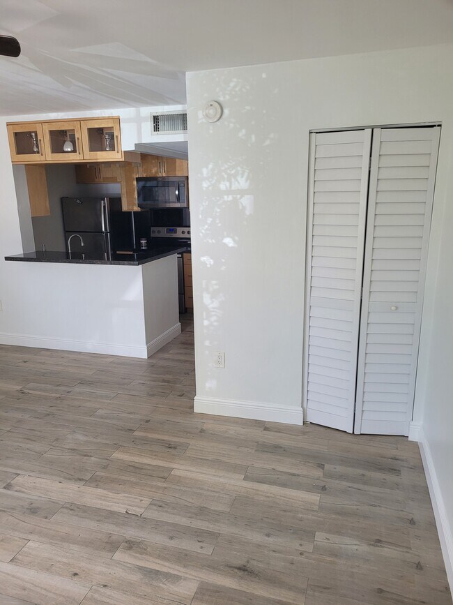 Foto del edificio - 10746 N Kendall Dr