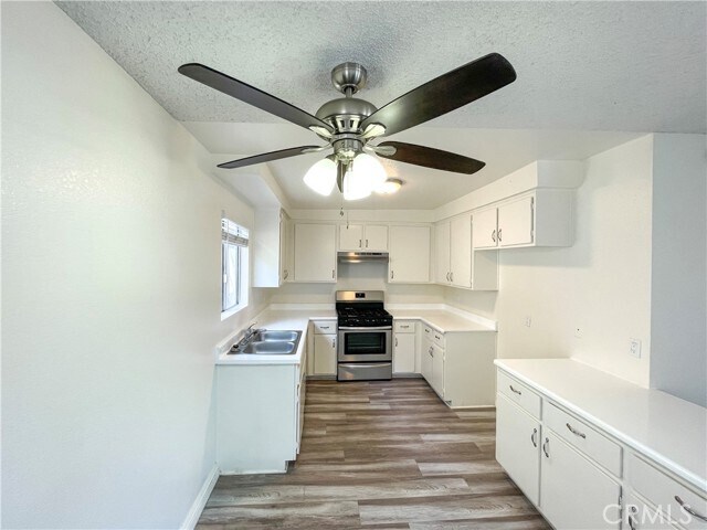 Foto del edificio - 13535 Yukon Ave