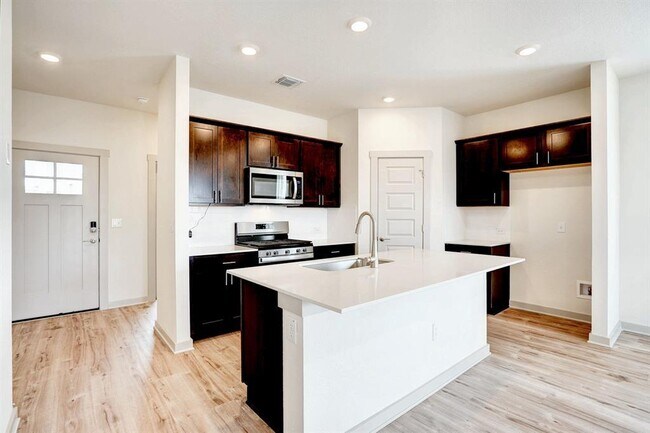 Foto del edificio - 10600 Seguin St