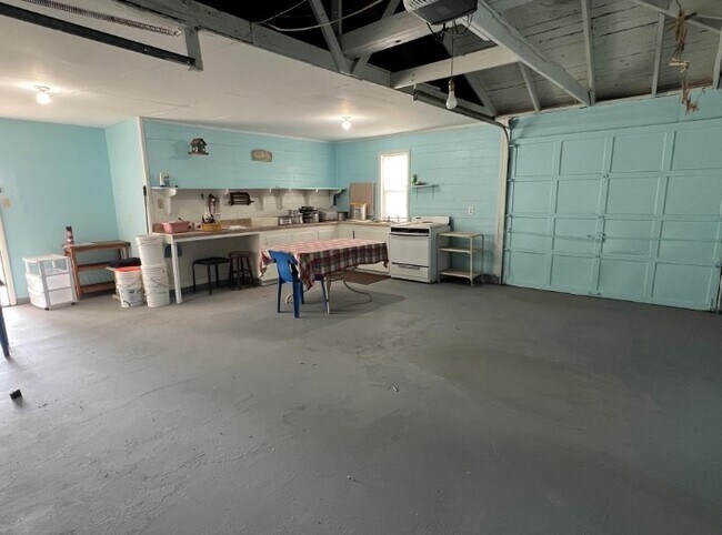 Foto del edificio - 566 Schmidt Rd