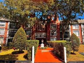 Building Photo - 3760 Inverrary Dr