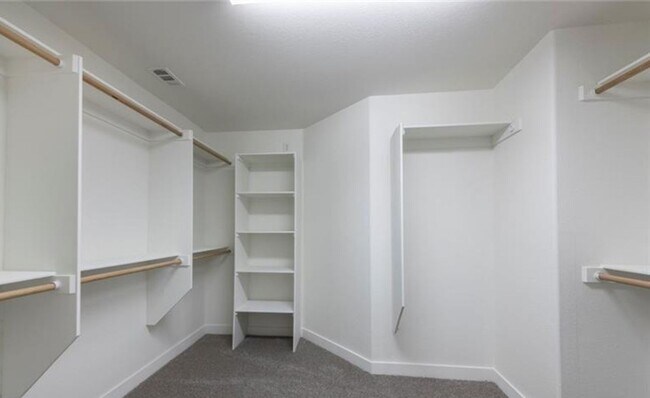 Foto del edificio - GORGEOUS 4 BEDROOM TWO STORY HOME