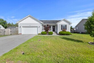 Building Photo - 301 Pine Ridge Ln