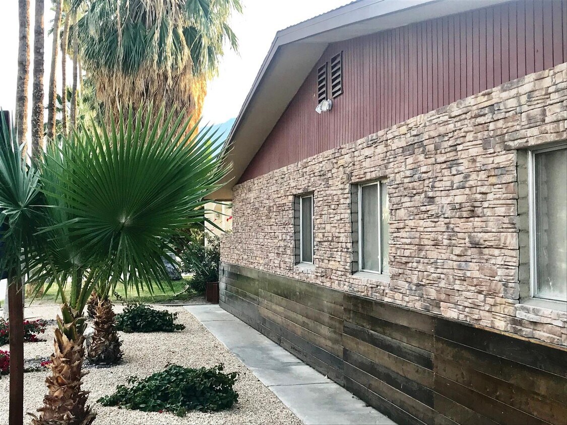 Foto principal - 51049 Eisenhower Dr