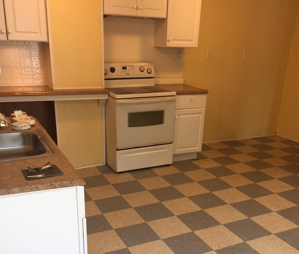 Primary Photo - 66 Maple St
