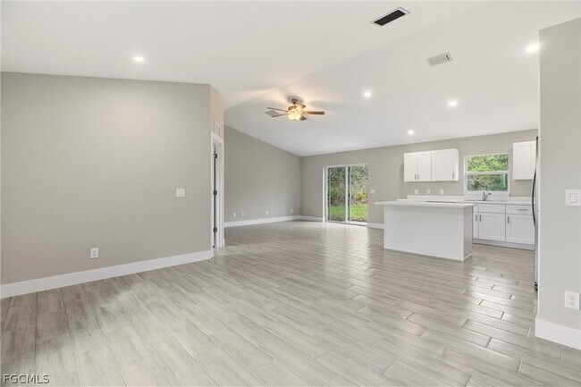 Foto del edificio - 2502 64th St W