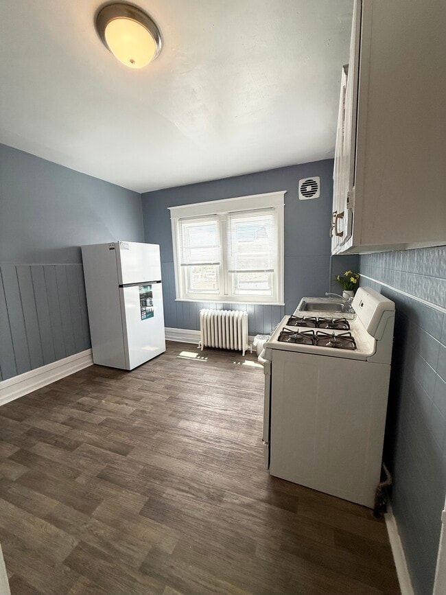 KITCHEN - 425 N Simpson St