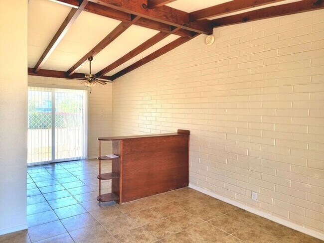 Building Photo - PENDING / RENTED