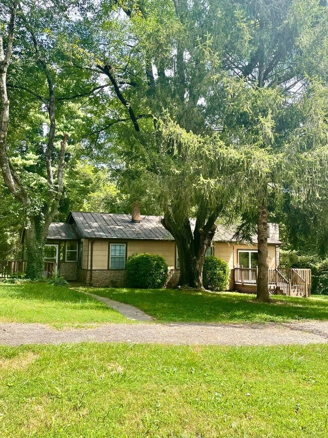 Building Photo - Spacious 2 Bed, 1 Bath Home in Arden With Bonus Sun Room, $1725