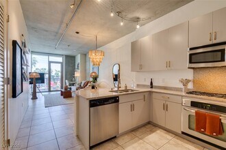 Building Photo - 353 E Bonneville Ave