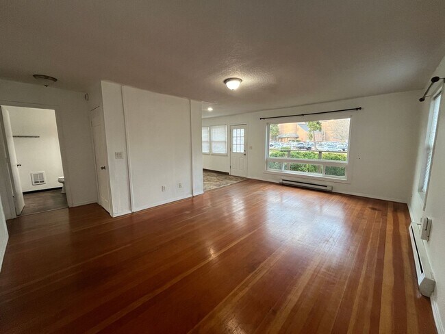 Foto del edificio - Adorable 2 Bedroom Home, Conveniently Located Across from Intel Aloha Campus!