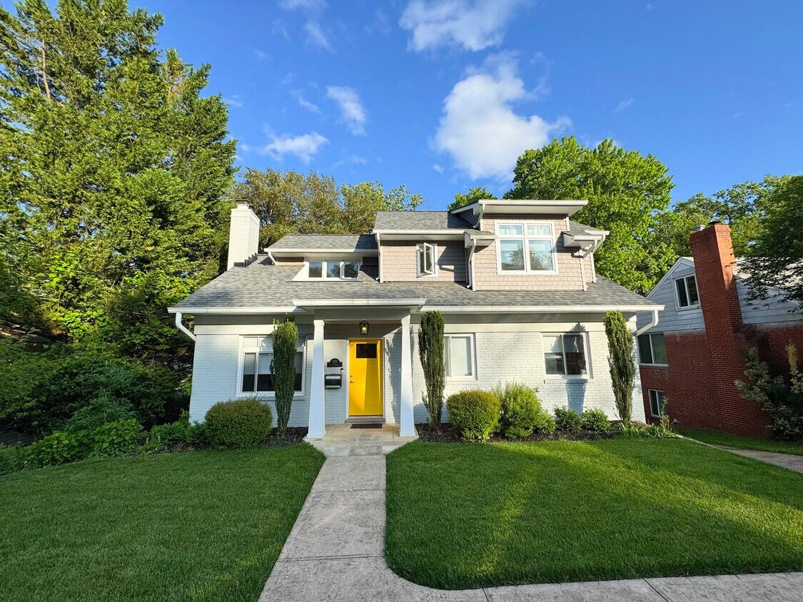 Primary Photo - Fantastic 5 Bed 3 Bath Single Family Home ...