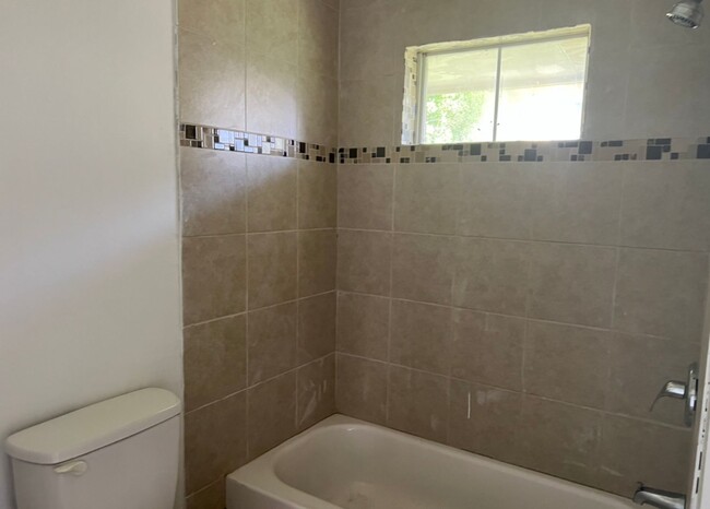 Foto del edificio - NEW ORLEANS - 4 Bedroom Home Immediately A...