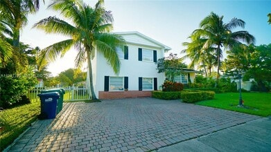 Building Photo - 9220 SW 103rd Ave