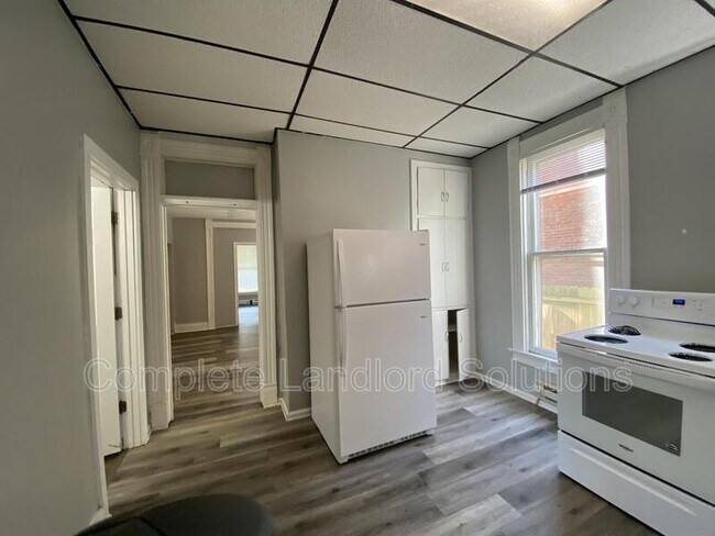 Foto del edificio - 121 Gilbert Ave